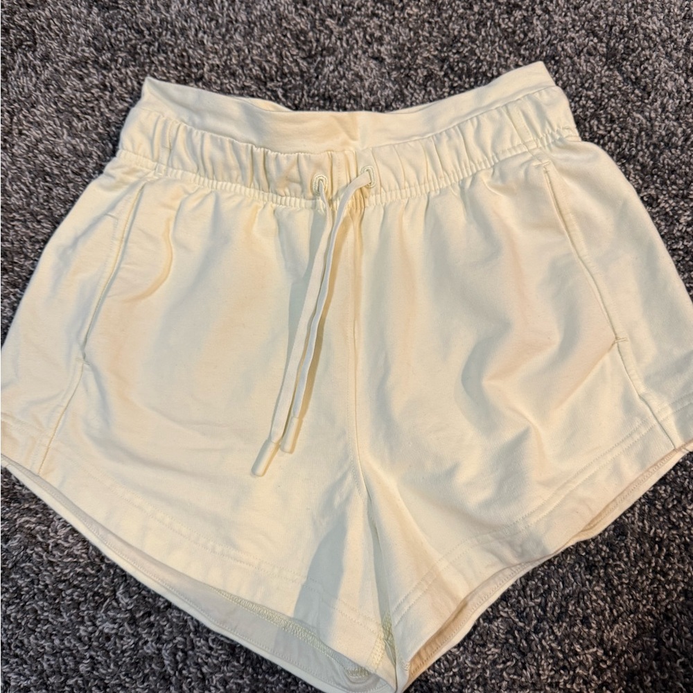 Lululemon inner glow high-rise shorts size 4